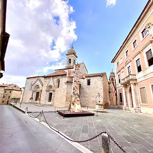 Antico Borgo San Quirico dʼOrcia